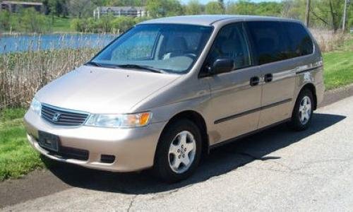 Photo of a 1999-2002 Honda Odyssey in Mesa Beige Metallic (paint color code YR520M)