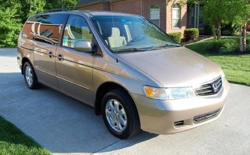 Photo of a 2004 Honda Odyssey in Sandstone Metallic (paint color code YR542M)