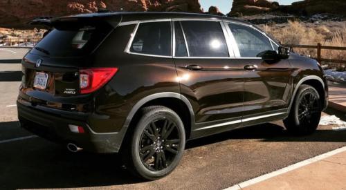 Photo of a 2019-2021 Honda Passport in Black Copper Pearl (paint color code YR601P)