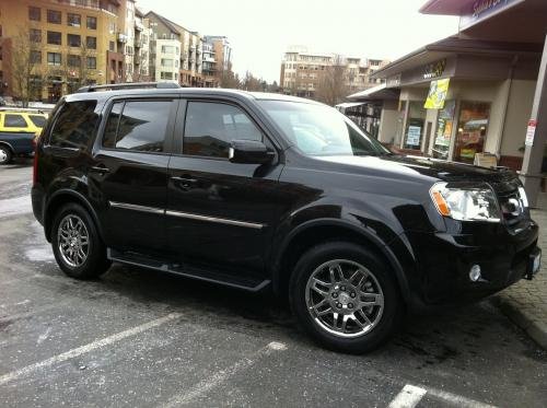 Photo of a 2009 Honda Pilot in Formal Black (paint color code NH707)