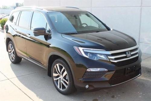 Photo of a 2016-2022 Honda Pilot in Crystal Black Pearl (paint color code NH731P)