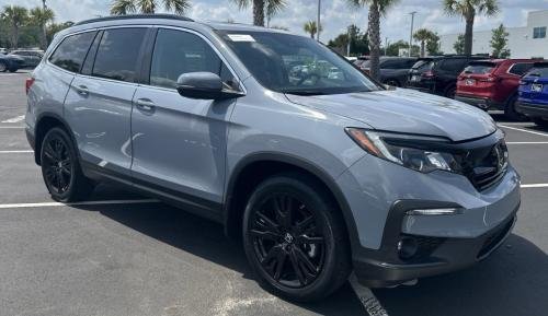 Photo of a 2022 Honda Pilot in Sonic Gray Pearl (paint color code NH877P)