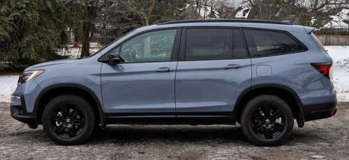 Photo of a 2022 Honda Pilot in Sonic Gray Pearl (paint color code NH877P)