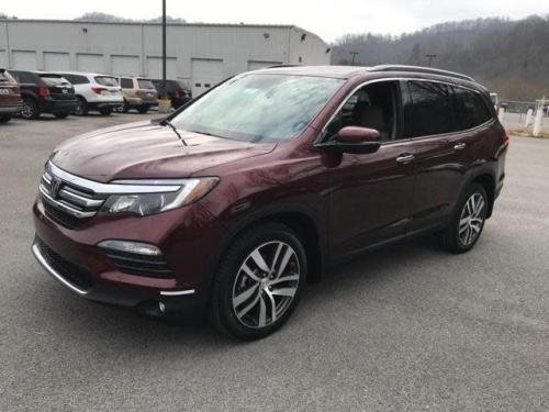 Photo of a 2018 Honda Pilot in Deep Scarlet Pearl (paint color code R561P)