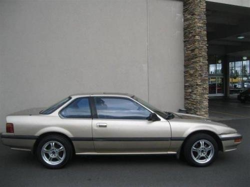 Photo of a 1989-1990 Honda Prelude in Laguna Gold Metallic (paint color code YR87M)