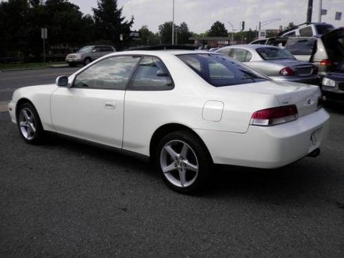 Photo of a 2001 Honda Prelude in Premium White Pearl (paint color code NH624P)