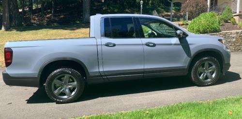Photo of a 2022-2024 Honda Ridgeline in Sonic Gray Pearl (paint color code NH877P)