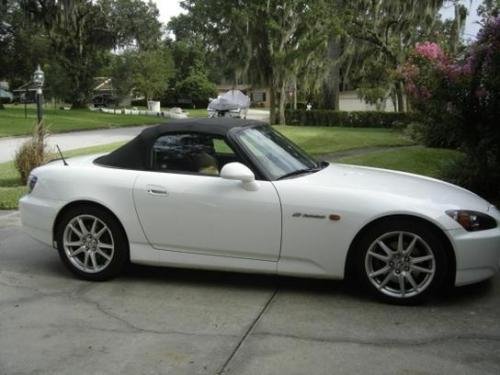 Photo of a 2000-2009 Honda S2000 in Grand Prix White (paint color code NH565
