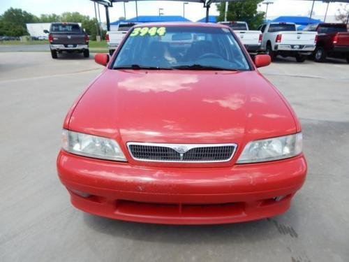 Photo of a 1999-2001 Infiniti G in Classic Red (paint color code AR2)