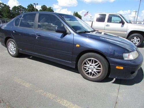 Photo of a 1999 Infiniti G in Harbor Blue (paint color code BS3)