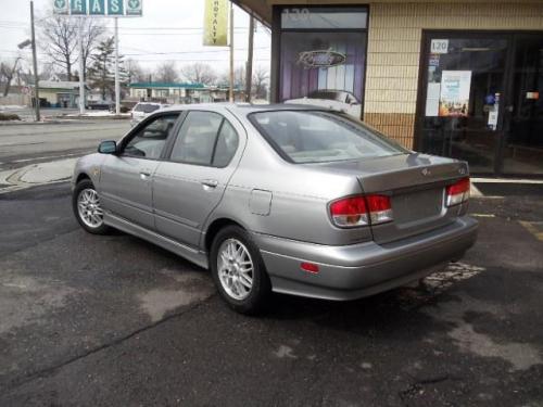 Photo of a 2002 Infiniti G in Titanium (paint color code KR4)