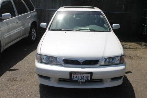 Photo of a 1999-2002 Infiniti G in Aspen White Pearl (paint color code QT1)