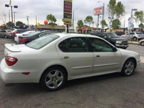 Photo of a 2000-2001 Infiniti I in Aspen White Pearl (paint color code QT1)