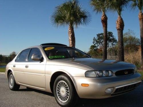 Photo of a 1995-1997 Infiniti J in Beige Pebble (paint color code CG2)
