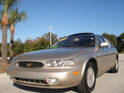 Photo of a 1995 Infiniti J in Beige Pebble (paint color code CG2)