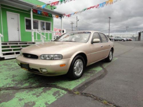 Photo of a 1993-1994 Infiniti J in Beige Silk (paint color code CK0)