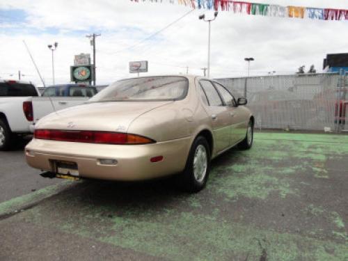 Photo of a 1993-1994 Infiniti J in Beige Silk (paint color code CK0)