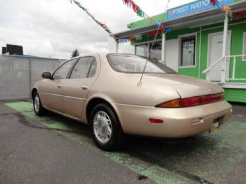 Photo of a 1993-1994 Infiniti J in Beige Silk (paint color code CK0)