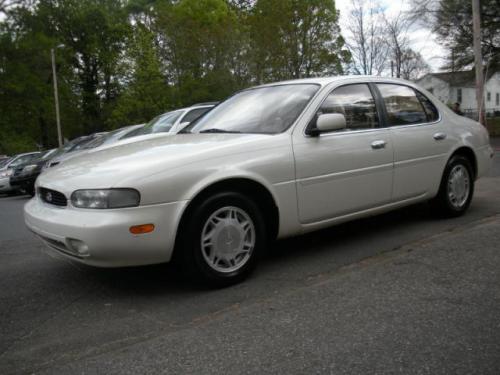 Photo of a 1994-1997 Infiniti J in Ivory Quartz (paint color code KH1)