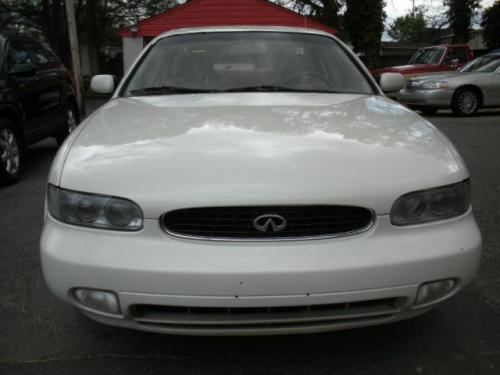 Photo of a 1994-1997 Infiniti J in Ivory Quartz (paint color code KH1)