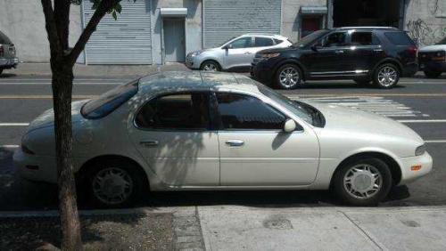 Photo of a 1994-1997 Infiniti J in Ivory Quartz (paint color code KH1)