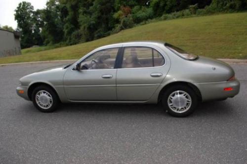 Photo of a 1997 Infiniti J in Pewter (paint color code KR5)