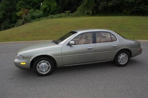 Photo of a 1997 Infiniti J in Pewter (paint color code KR5)