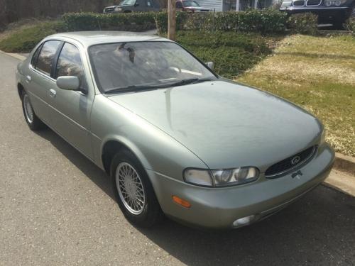 Photo of a 1997 Infiniti J in Pewter (paint color code KR5)