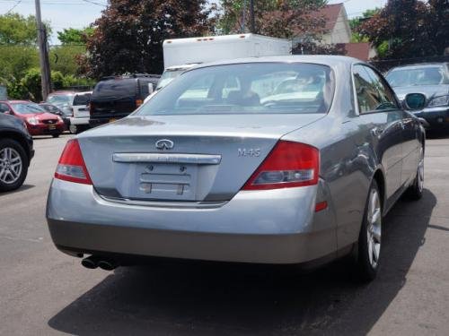 Photo of a 2004 Infiniti M in Diamond Graphite (paint color code WV2)