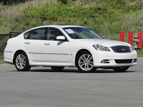 Photo of a 2008-2010 Infiniti M in Moonlight White (paint color code QAA)