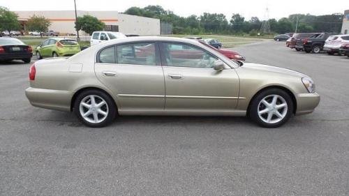 Photo of a 2003-2004 Infiniti Q in Golden Sand (paint color code EY0)