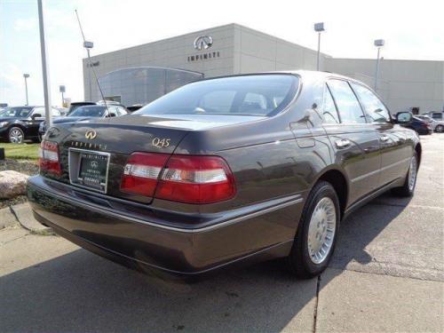 Photo of a 1997-1998 Infiniti Q in Espresso (paint color code CR2)