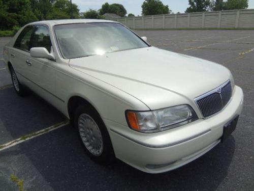 Photo of a 1997-1998 Infiniti Q in Ivory Quartz (paint color code KH1)