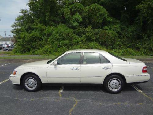 Photo of a 1997-1998 Infiniti Q in Ivory Quartz (paint color code KH1)