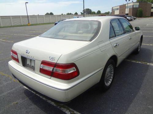 Photo of a 1997-1998 Infiniti Q in Ivory Quartz (paint color code KH1)