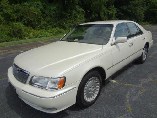 Photo of a 1997-1998 Infiniti Q in Ivory Quartz (paint color code KH1)