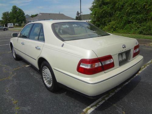 Photo of a 1997-1998 Infiniti Q in Ivory Quartz (paint color code KH1)