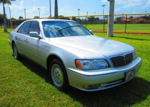 Photo of a 1997-1998 Infiniti Q in Silver Crystal (paint color code KL0)