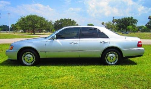 Photo of a 1997-1998 Infiniti Q in Silver Crystal (paint color code KL0)