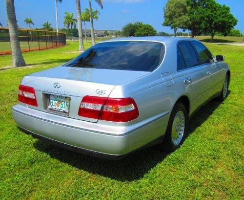 Photo of a 1997-1998 Infiniti Q in Silver Crystal (paint color code KL0)