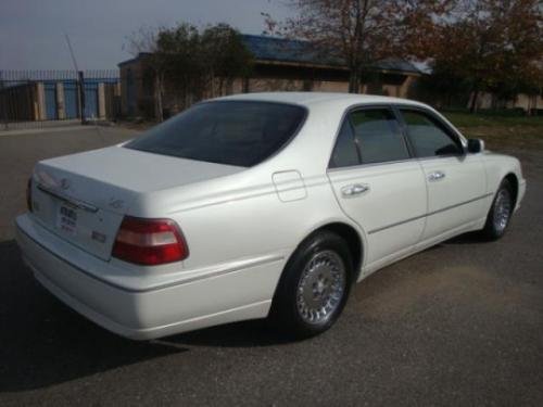 Photo of a 1999-2001 Infiniti Q in Aspen White (paint color code 5T3)