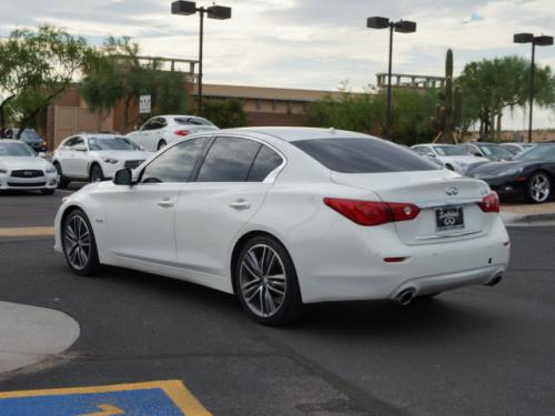 Photo of a 2014-2015 Infiniti Q50 in Moonlight White (paint color code QAA)