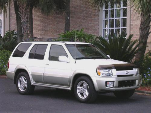 Photo of a 2002-2003 Infiniti QX in Ivory Pearl on Silver Sage (paint color code MY0)