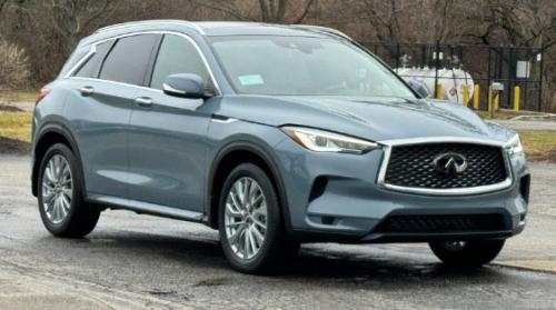 Photo of a 2022-2024 Infiniti QX50 in Slate Gray (paint color code KBZ)