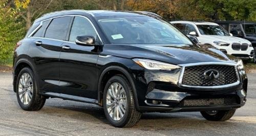 Photo of a 2019-2024 Infiniti QX50 in Black Obsidian (paint color code KH3)