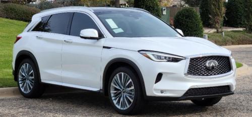 Photo of a 2023-2025 Infiniti QX50 in Radiant White (paint color code QBE)