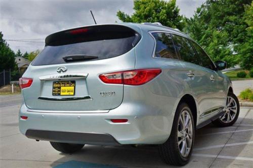 Photo of a 2013-2014 Infiniti QX60 in Glacial Silver (paint color code FAJ)