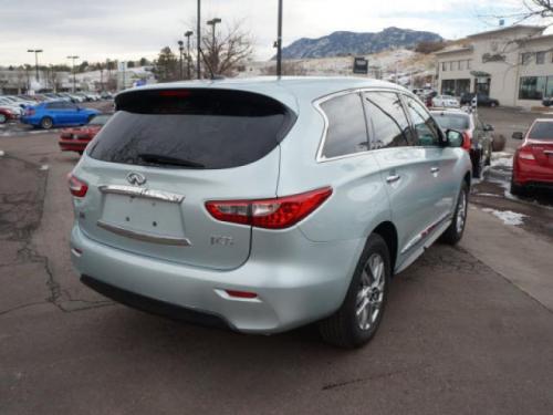 Photo of a 2013-2014 Infiniti QX60 in Glacial Silver (paint color code FAJ)