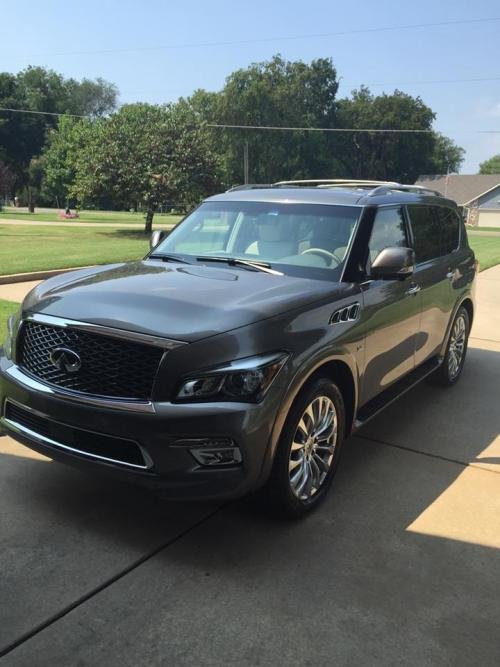 Photo of a 2017 Infiniti QX80 in Graphite Shadow (paint color code KAD)