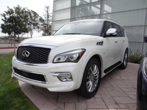 Photo of a 2015-2017 Infiniti QX80 in Majestic White (paint color code QAB)